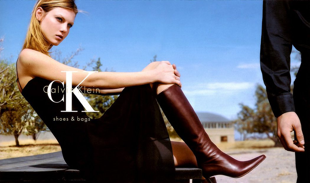 Calvin Klein：品牌2000年拍摄的鞋包广告