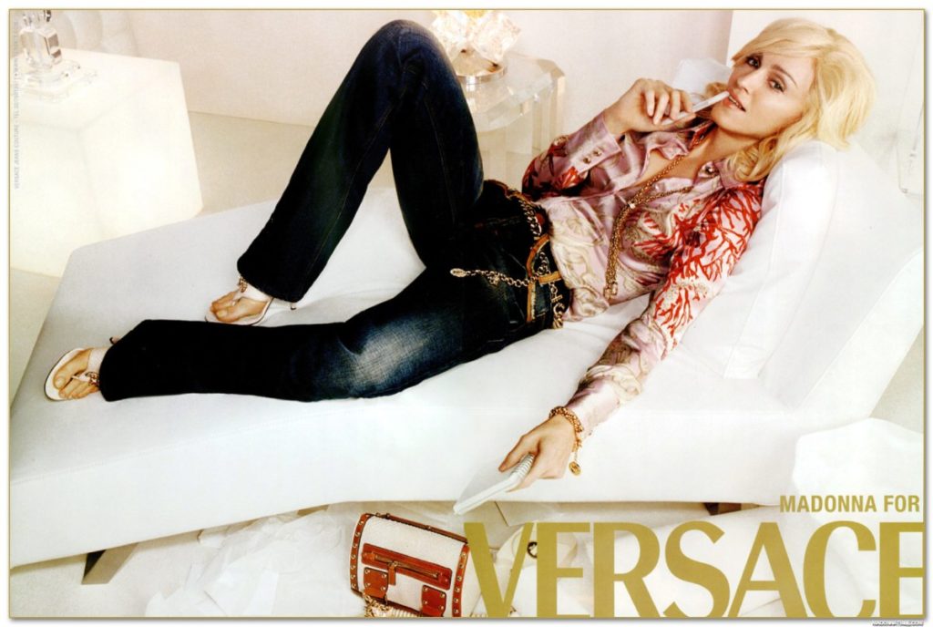 Versace：麦当娜出境Versace品牌广告