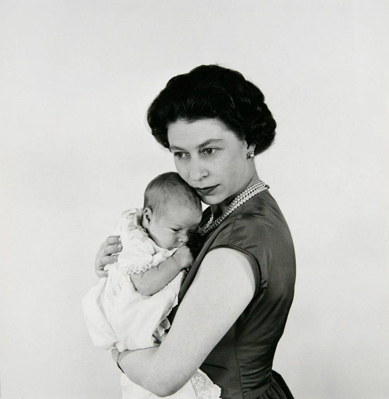 Cecil Beaton, dal fotogiornalismo al cinema. Elisabetta II e principe Andrew