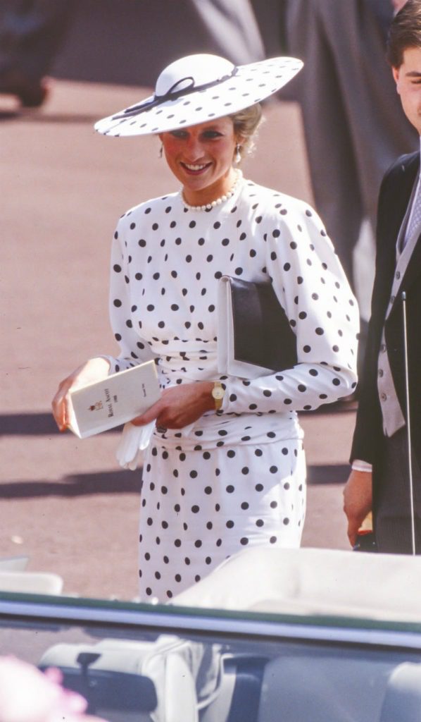 Lady Diana in mostra a Kensington Palace. Diana total look a pois 