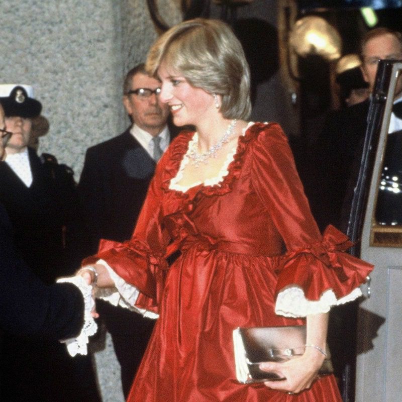 Lady Diana in mostra a Kensington Palace. Abito premaman David Sassoon