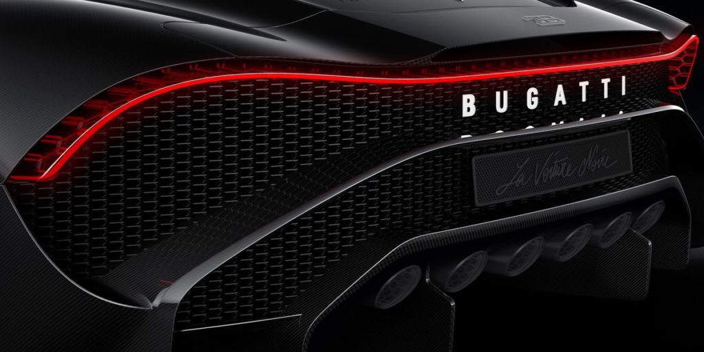 Bugatti La Voiture Noire scia stop e scarichi