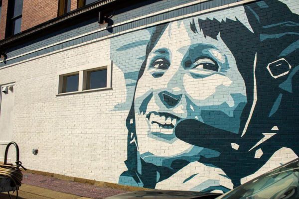 A Detroit il graffito dedicato all'astronauta italiana Samantha Cristoforetti