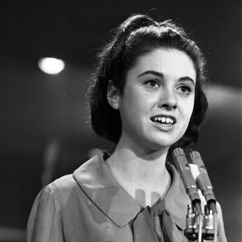 Gigliola Cinquetti al Festival di Sanremo 1964 vince con "Non ho l'età"